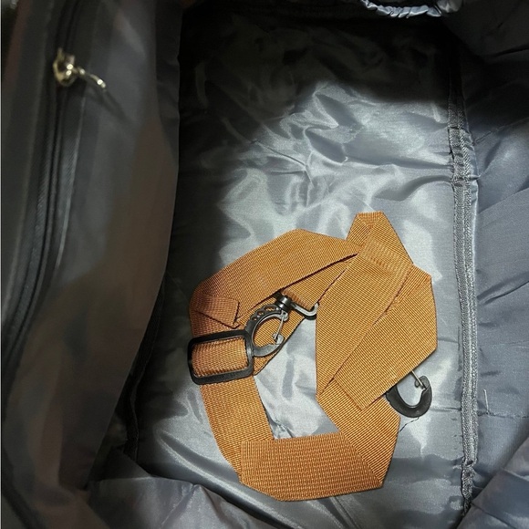 NWOT Travel Bag/ Duffle/ Weekender/ Gym Bag - Picture 5 of 6